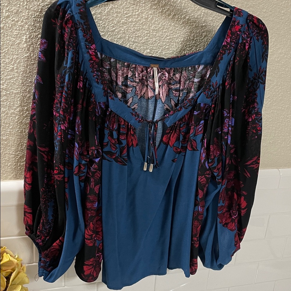 Free People Boho Blouse . Excellent new like condition . Size M
